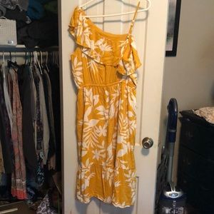 Yellow/White, off shoulder, dress with tags